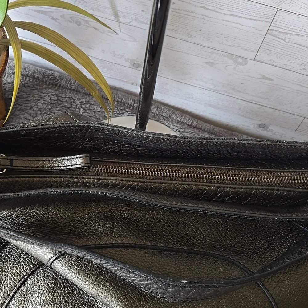 Banana Republic Metallic Leather Hobo Bag - Picture 4 of 8